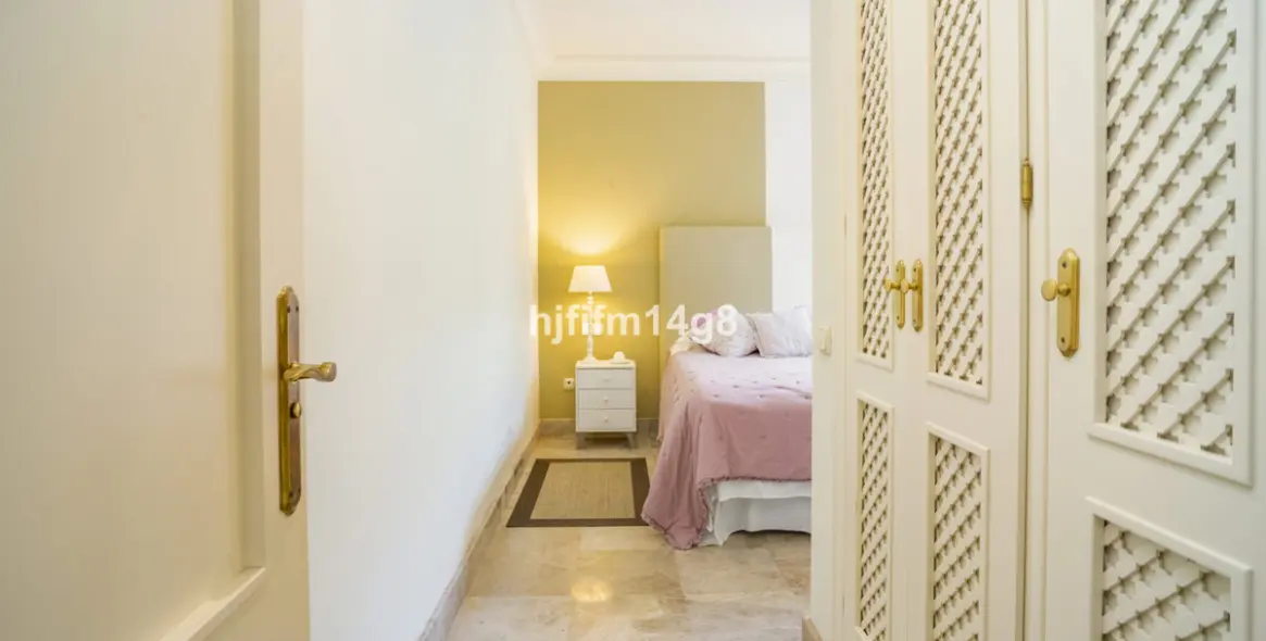 Sale of ground floor apartment in Nueva Andalucía 19