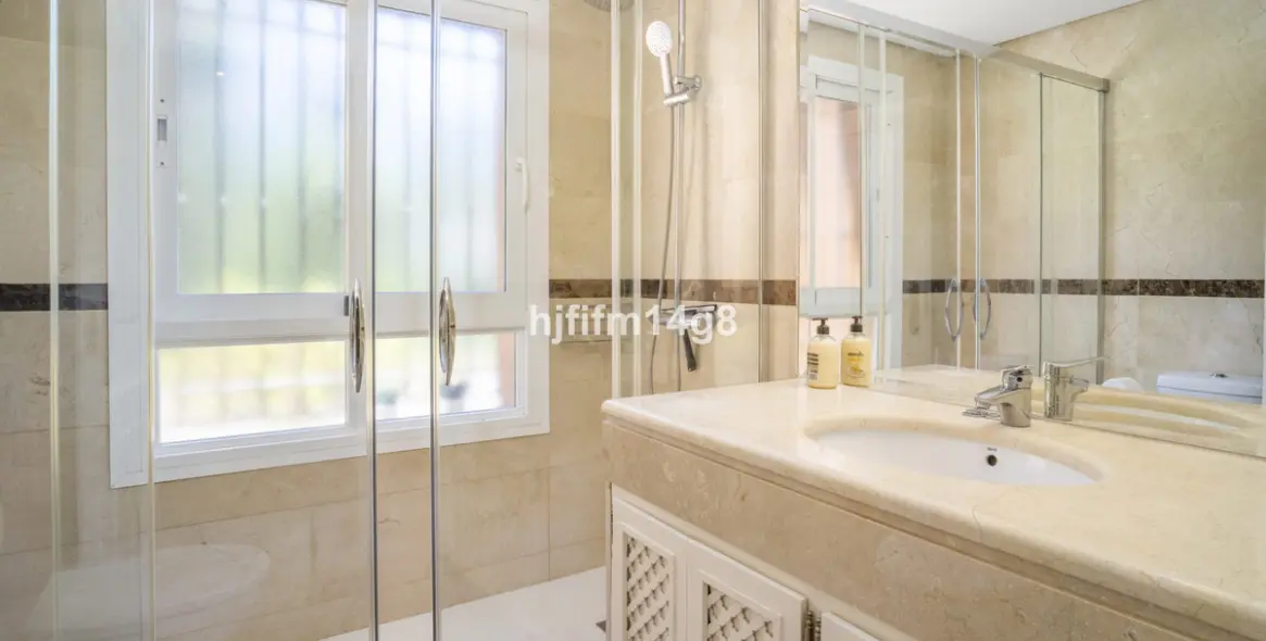 Sale of ground floor apartment in Nueva Andalucía 22