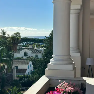 Sale of middle floor apartment in The Golden Mile
