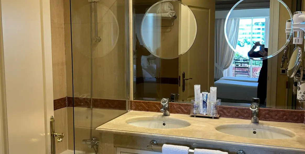 Sale of middle floor apartment in The Golden Mile 9
