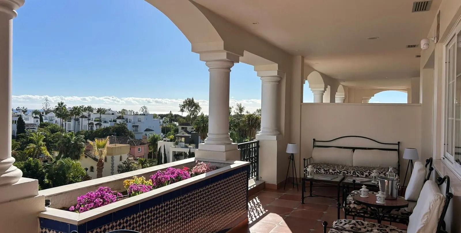 Venta de apartamento en planta media en The Golden Mile 1