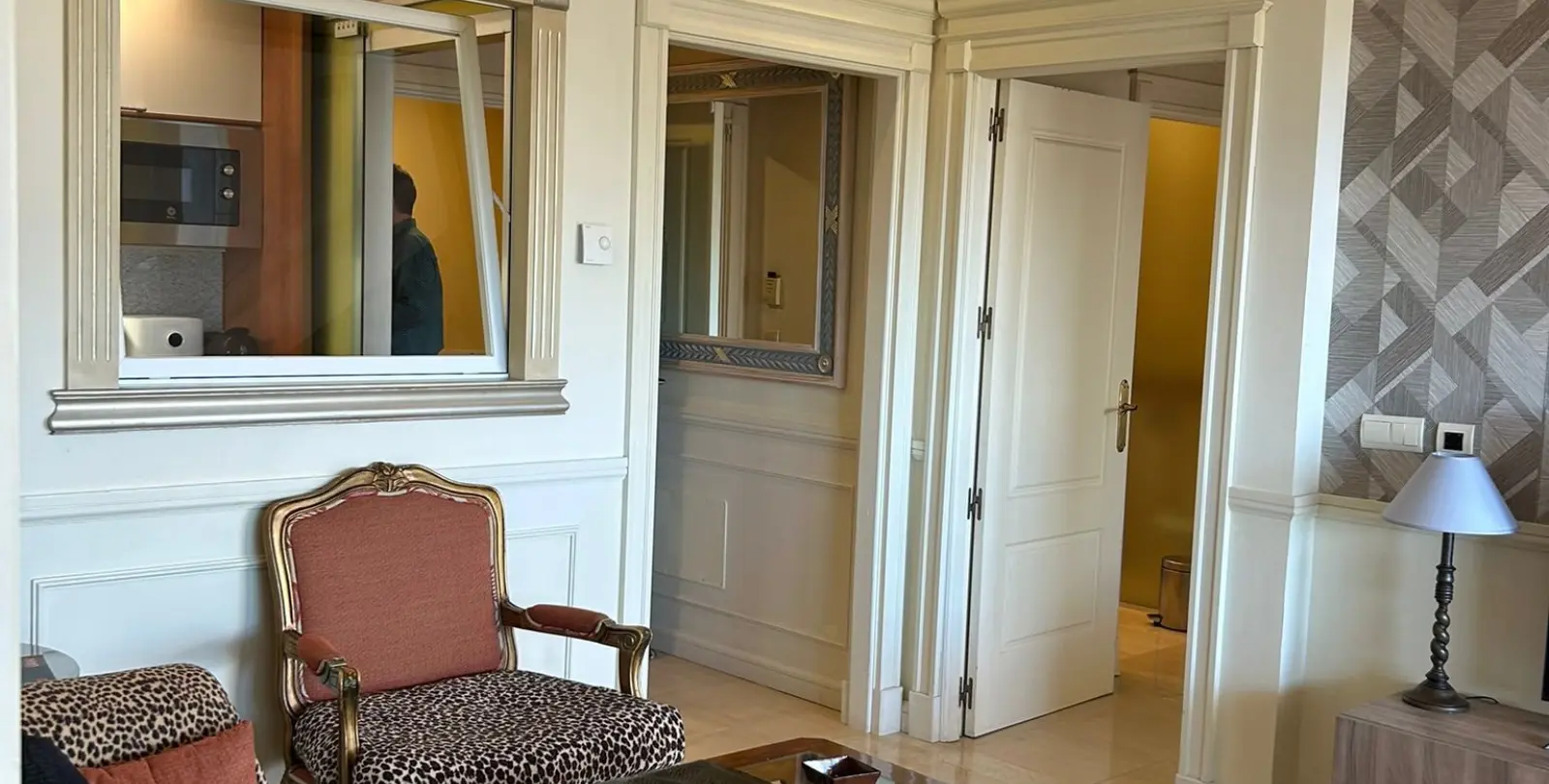 Venta de apartamento en planta media en The Golden Mile 4