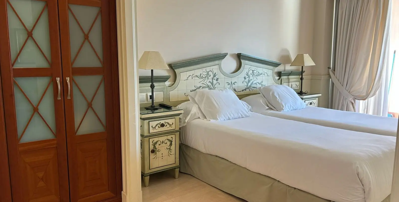 Venta de apartamento en planta media en The Golden Mile 8