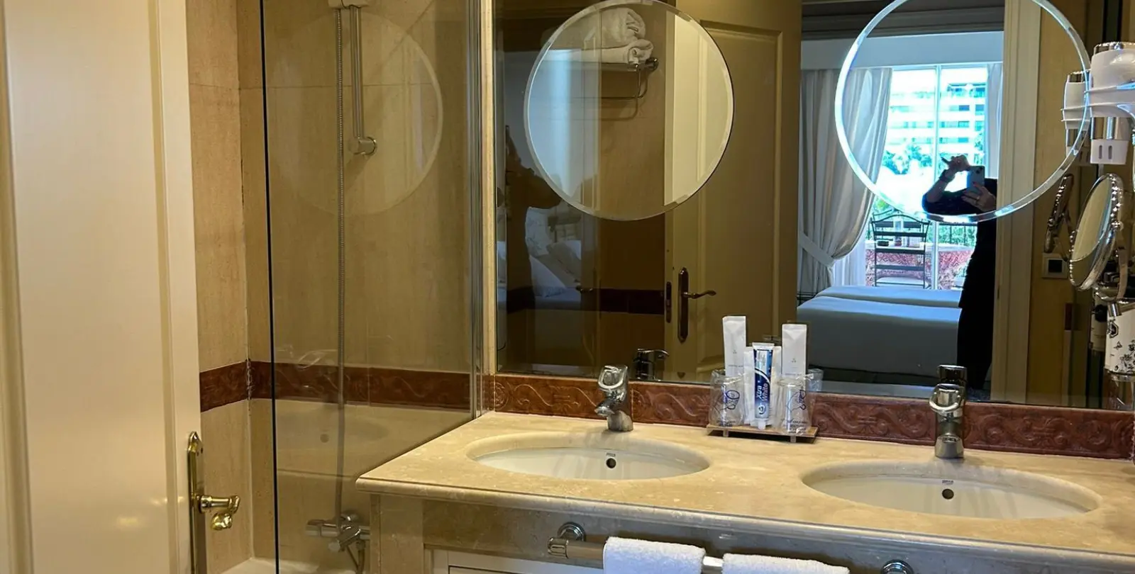 Venta de apartamento en planta media en The Golden Mile 9