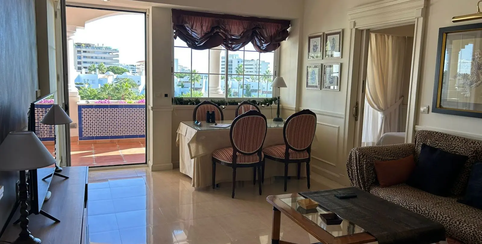 Venta de apartamento en planta media en The Golden Mile 10