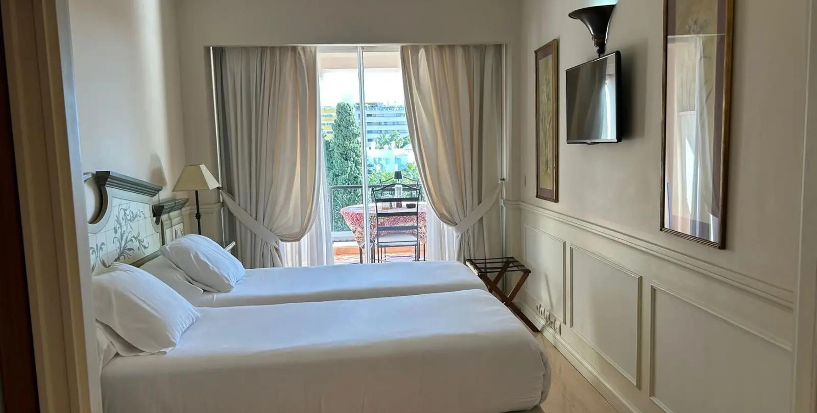 Venta de apartamento en planta media en The Golden Mile 12