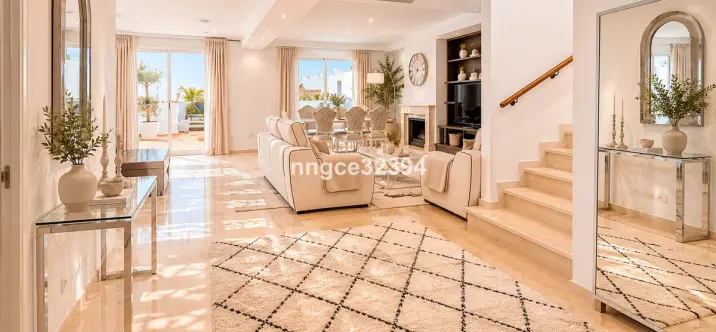 Sale of penthouse duplex in Nueva Andalucía 4