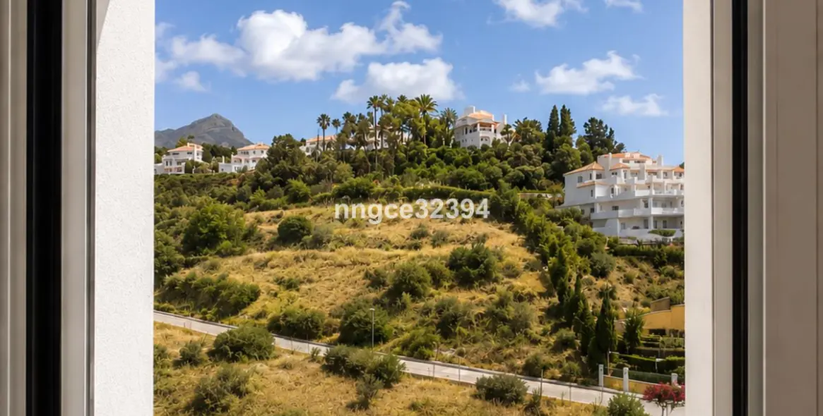 Sale of penthouse duplex in Nueva Andalucía 13