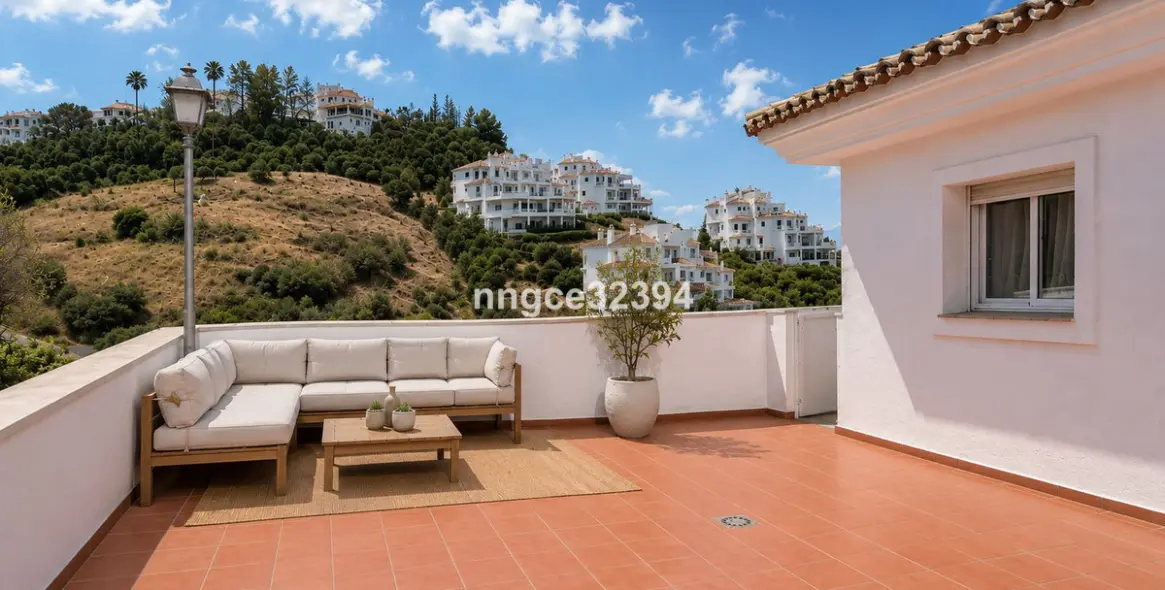 Sale of penthouse duplex in Nueva Andalucía 37