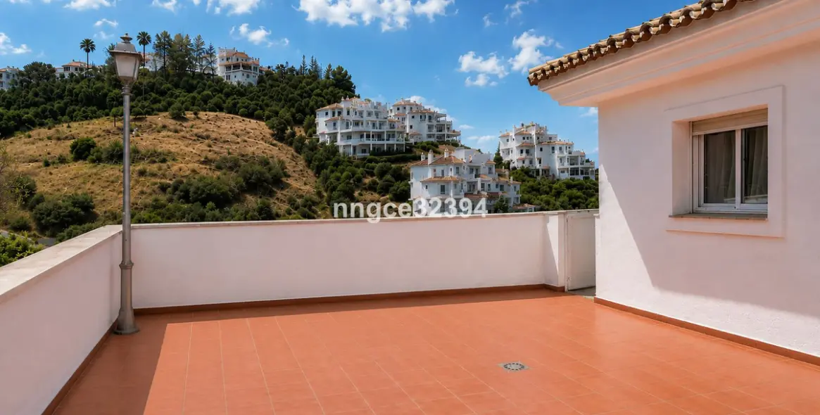 Sale of penthouse duplex in Nueva Andalucía 40