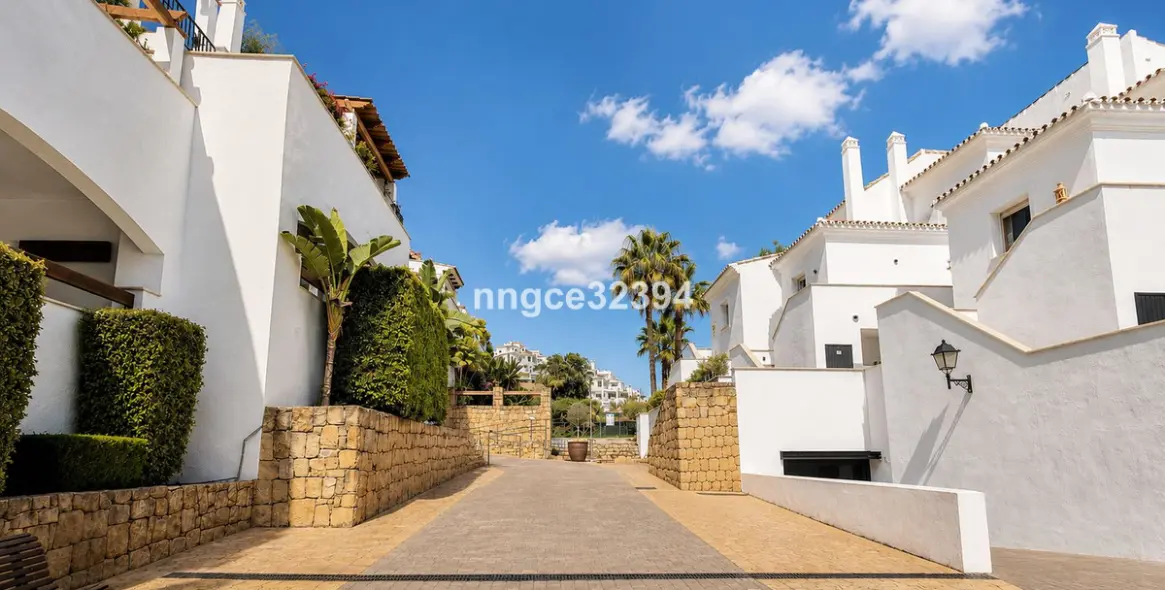 Sale of penthouse duplex in Nueva Andalucía 43