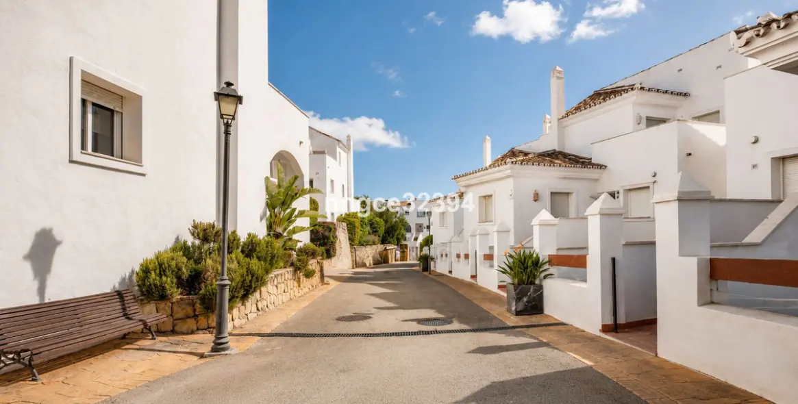 Sale of penthouse duplex in Nueva Andalucía 45
