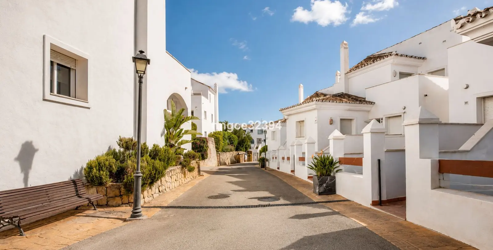 Sale of penthouse duplex in Nueva Andalucía 38