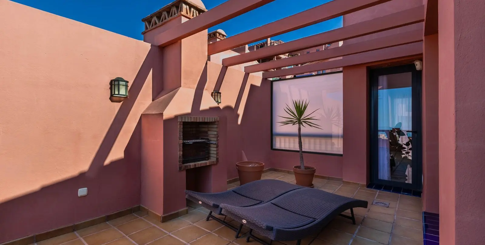 Sale of penthouse in Calahonda 4