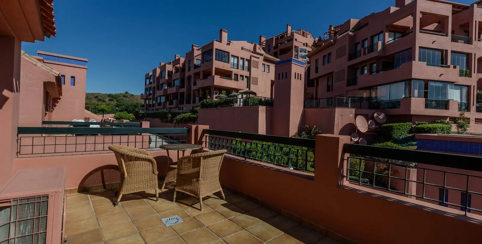 Sale of penthouse in Calahonda 7