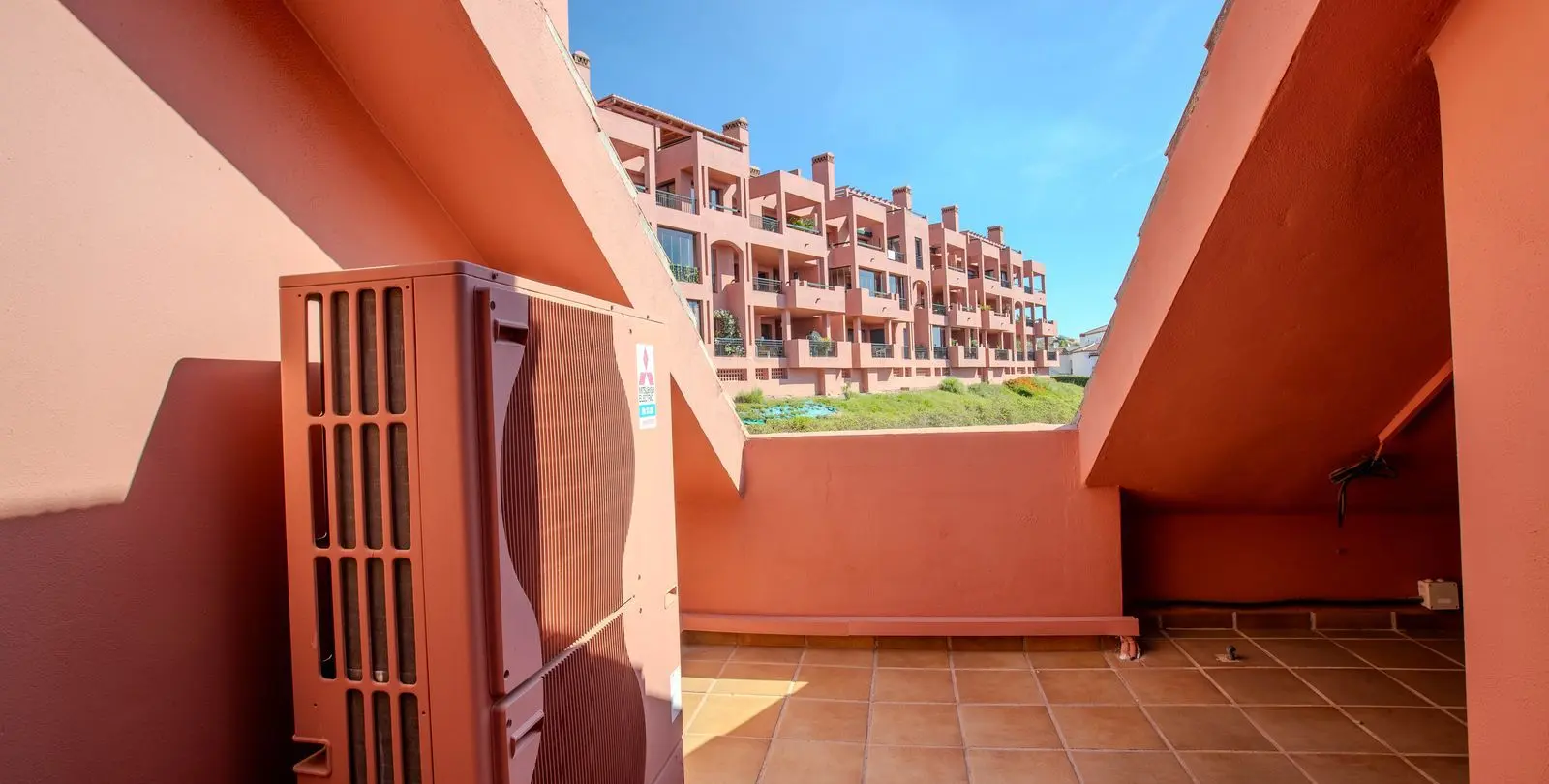 Sale of penthouse in Calahonda 9