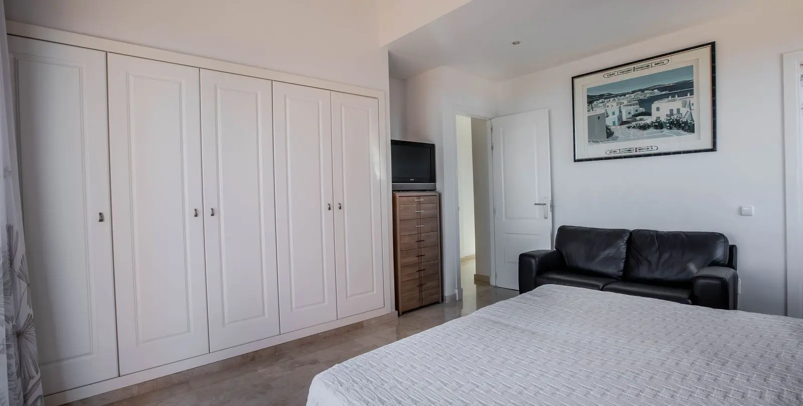 Sale of penthouse in Calahonda 19