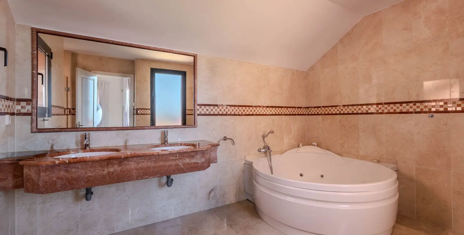 Sale of penthouse in Calahonda 21
