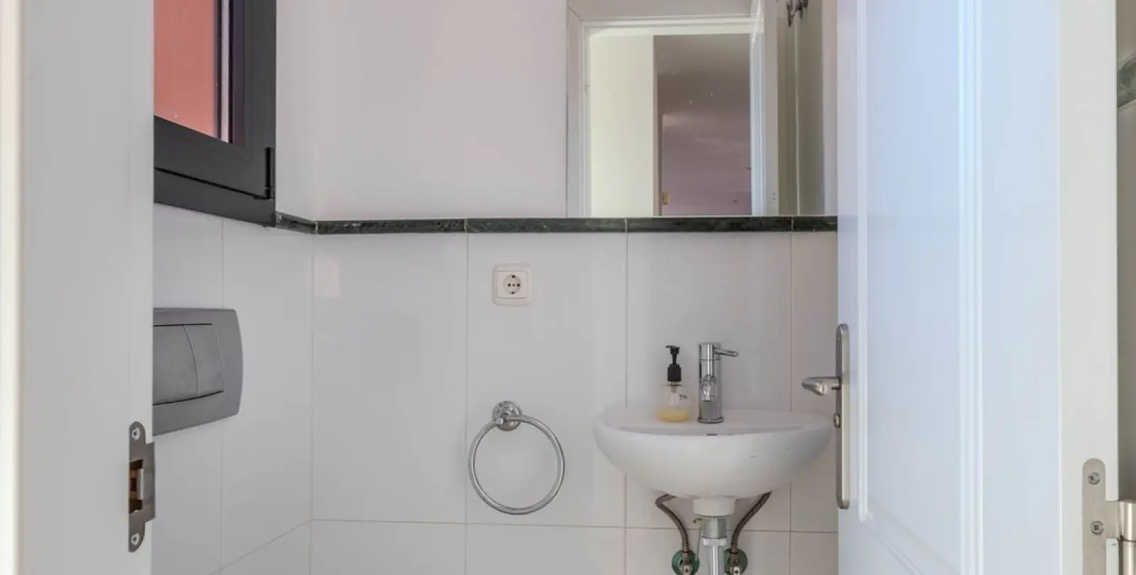Sale of penthouse in Calahonda 23
