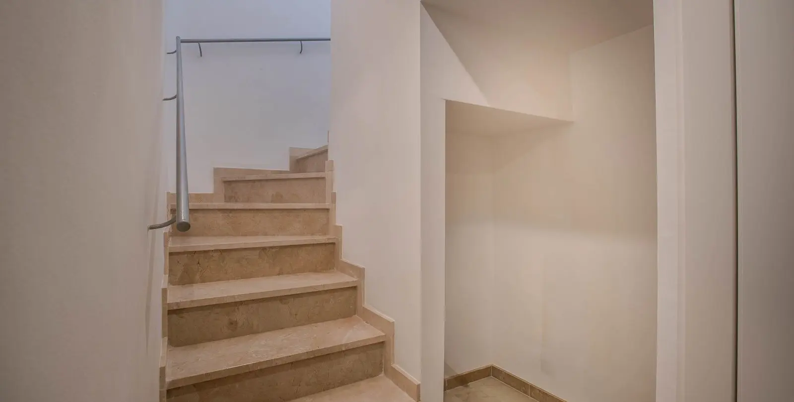 Sale of penthouse in Calahonda 24
