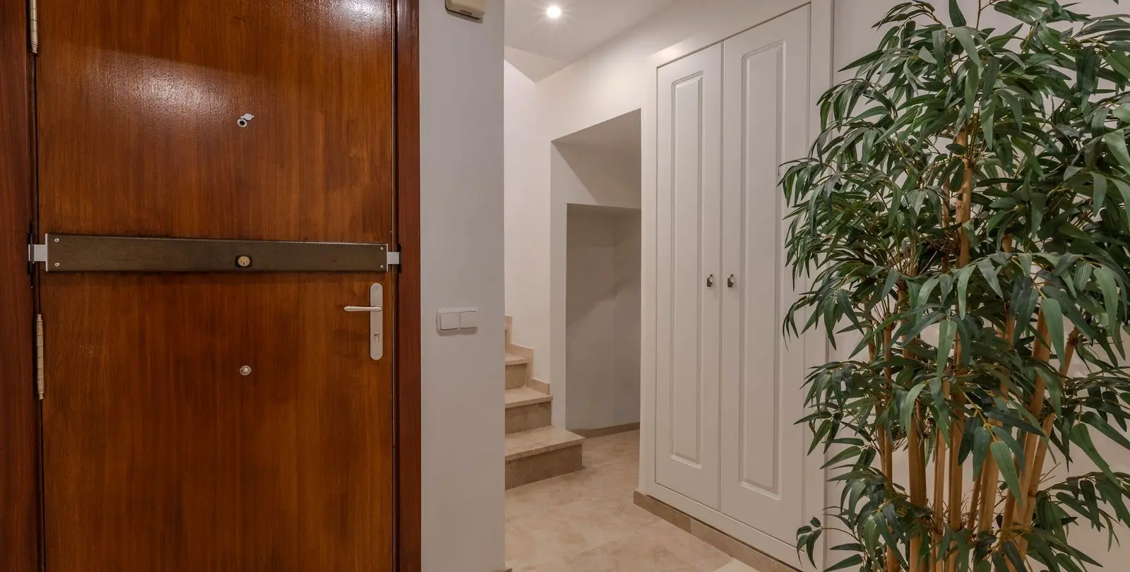 Sale of penthouse in Calahonda 25