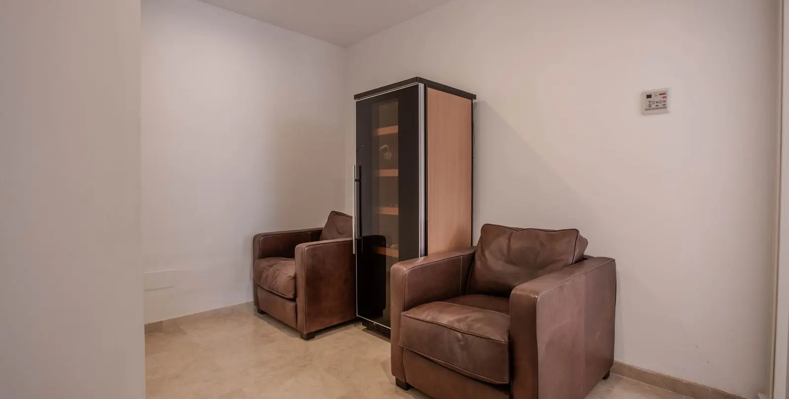 Sale of penthouse in Calahonda 26