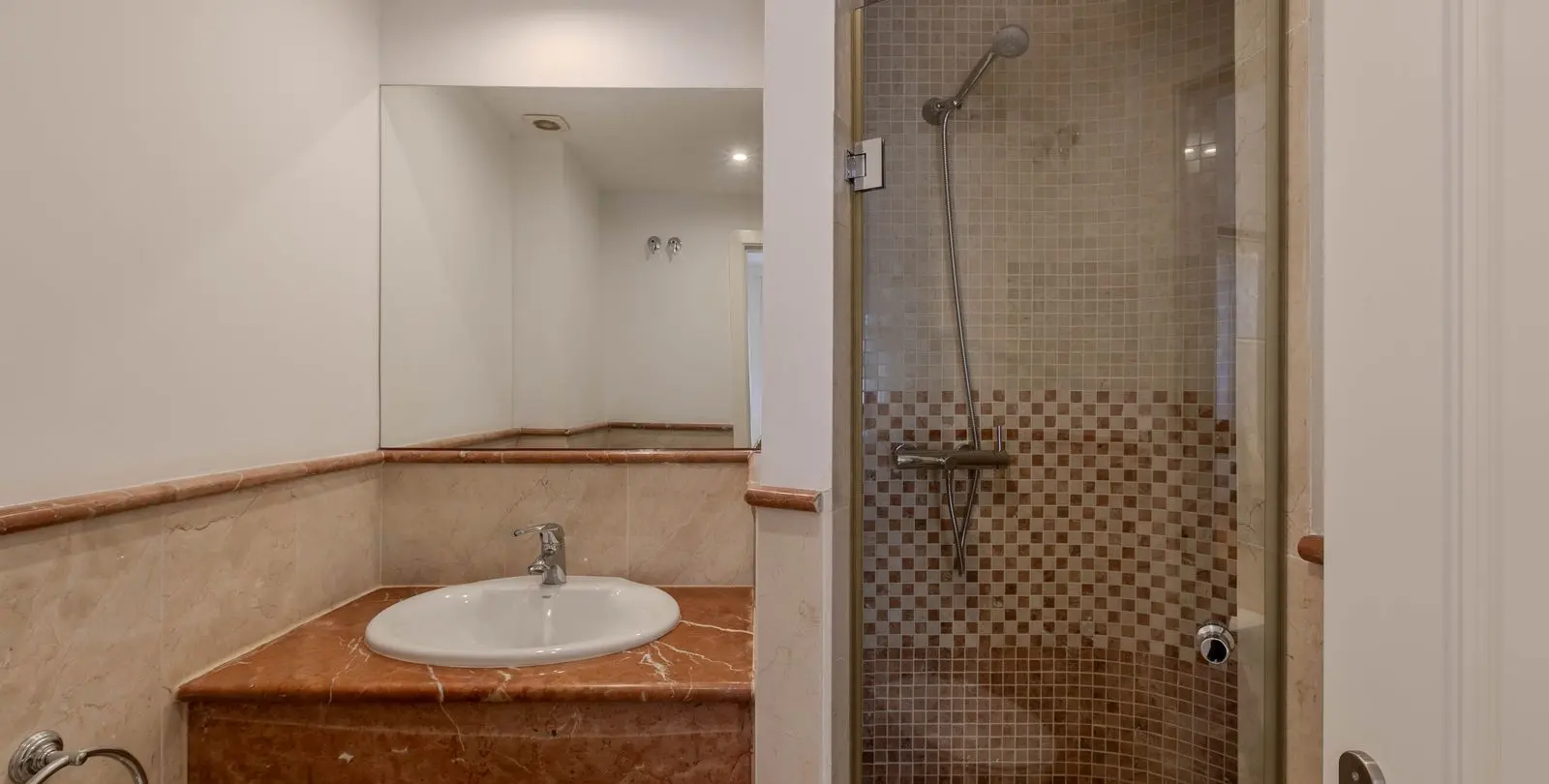 Sale of penthouse in Calahonda 27