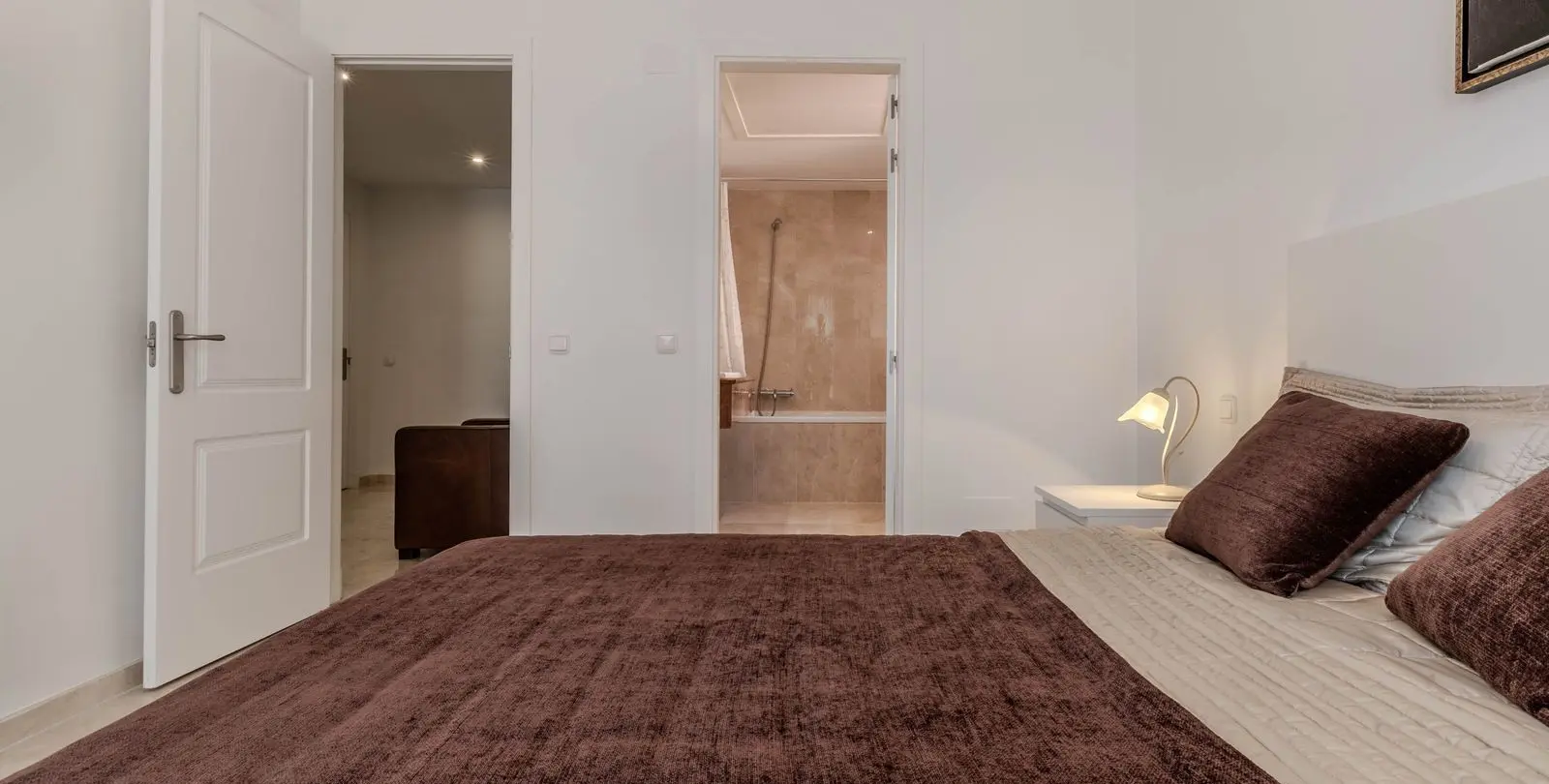 Sale of penthouse in Calahonda 29