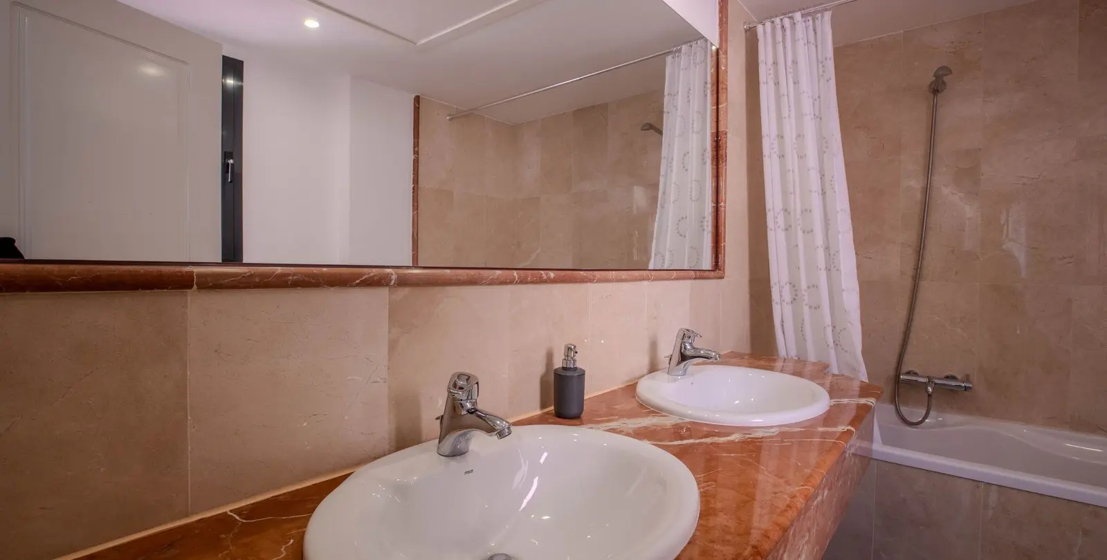 Sale of penthouse in Calahonda 30