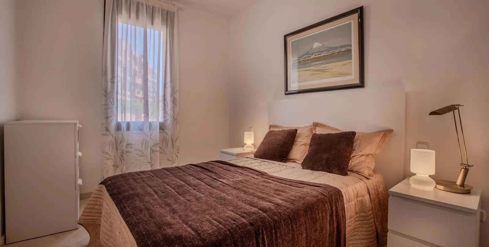 Sale of penthouse in Calahonda 32