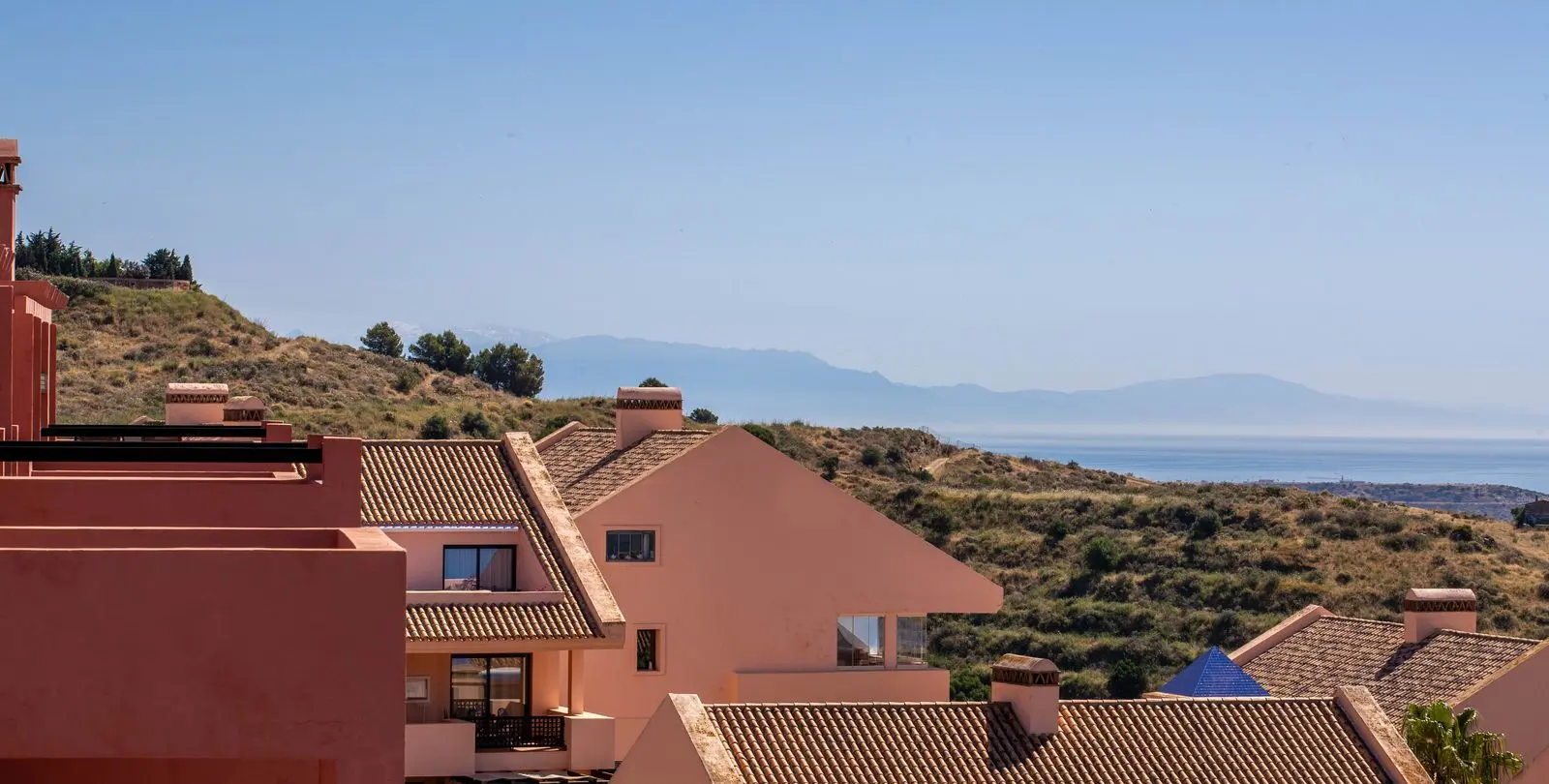 Sale of penthouse in Calahonda 34