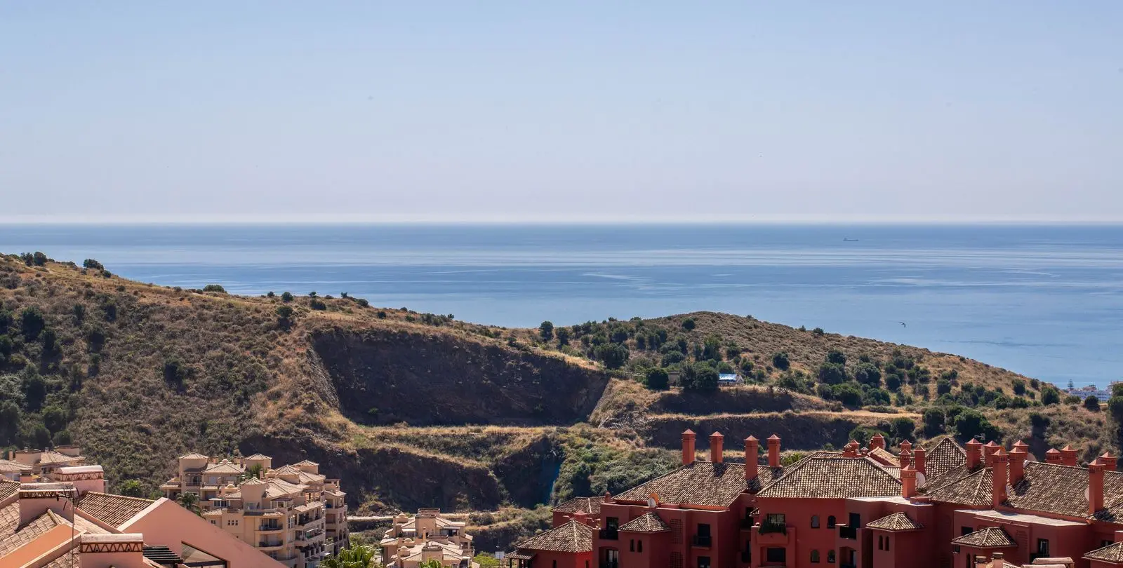 Sale of penthouse in Calahonda 35