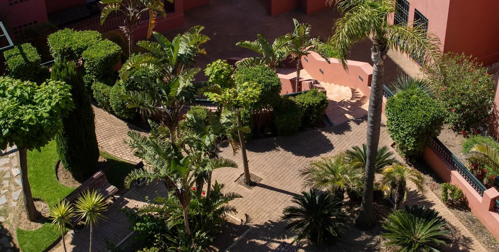 Sale of penthouse in Calahonda 37