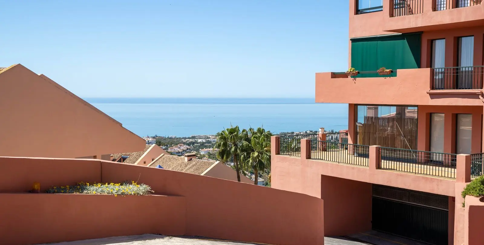 Sale of penthouse in Calahonda 41