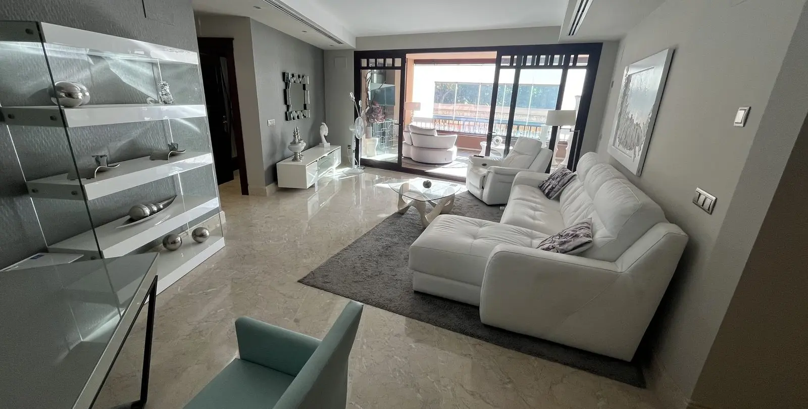 Sale of ground floor apartment in Marbella 10