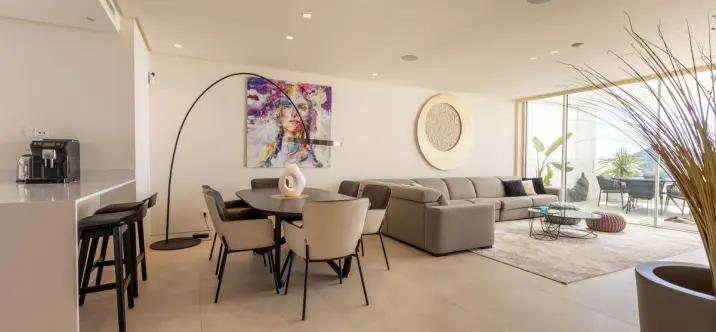 Sale of middle floor apartment in Marbella 1