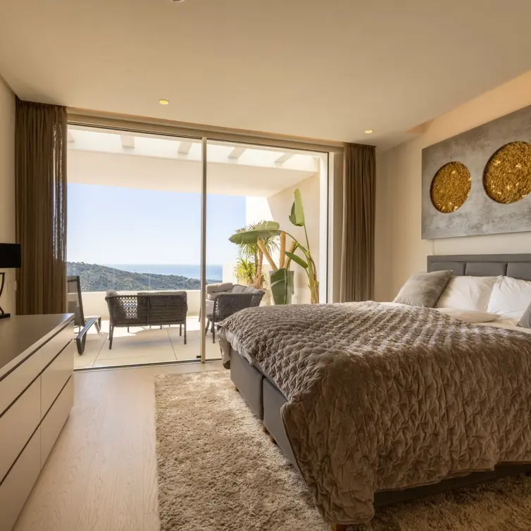Продажа апартаментов на среднем этаже в Marbella