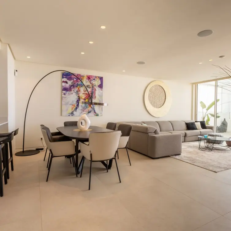 Продажа апартаментов на среднем этаже в Marbella