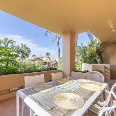 Venta de apartamento en planta media en The Golden Mile