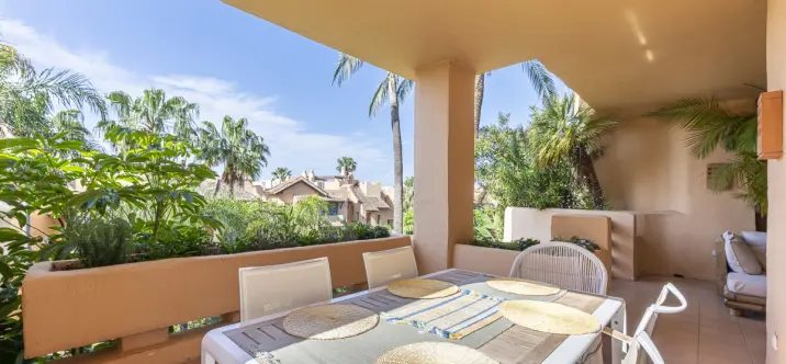 Venta de apartamento en planta media en The Golden Mile 1