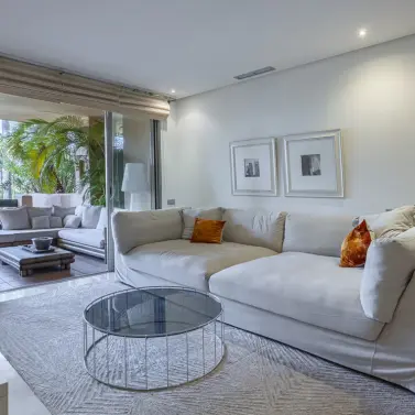 Venta de apartamento en planta media en The Golden Mile