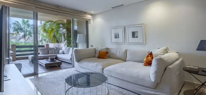 Venta de apartamento en planta media en The Golden Mile 2