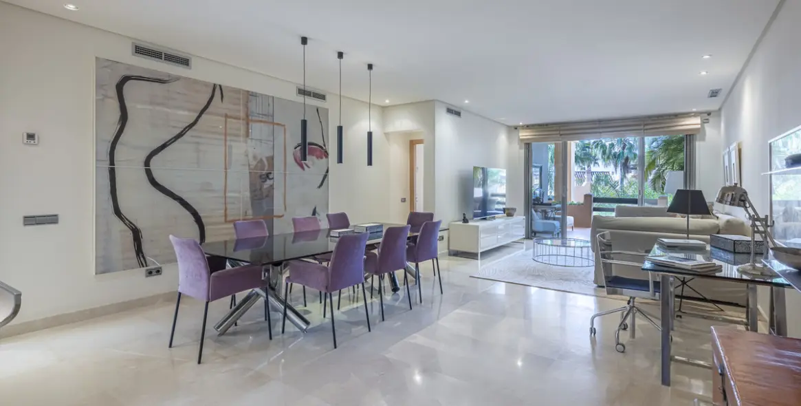 Venta de apartamento en planta media en The Golden Mile 4