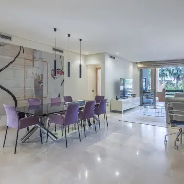 Venta de apartamento en planta media en The Golden Mile