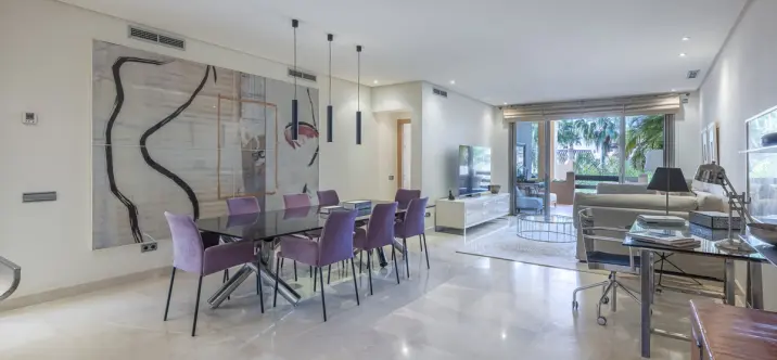 Venta de apartamento en planta media en The Golden Mile 3