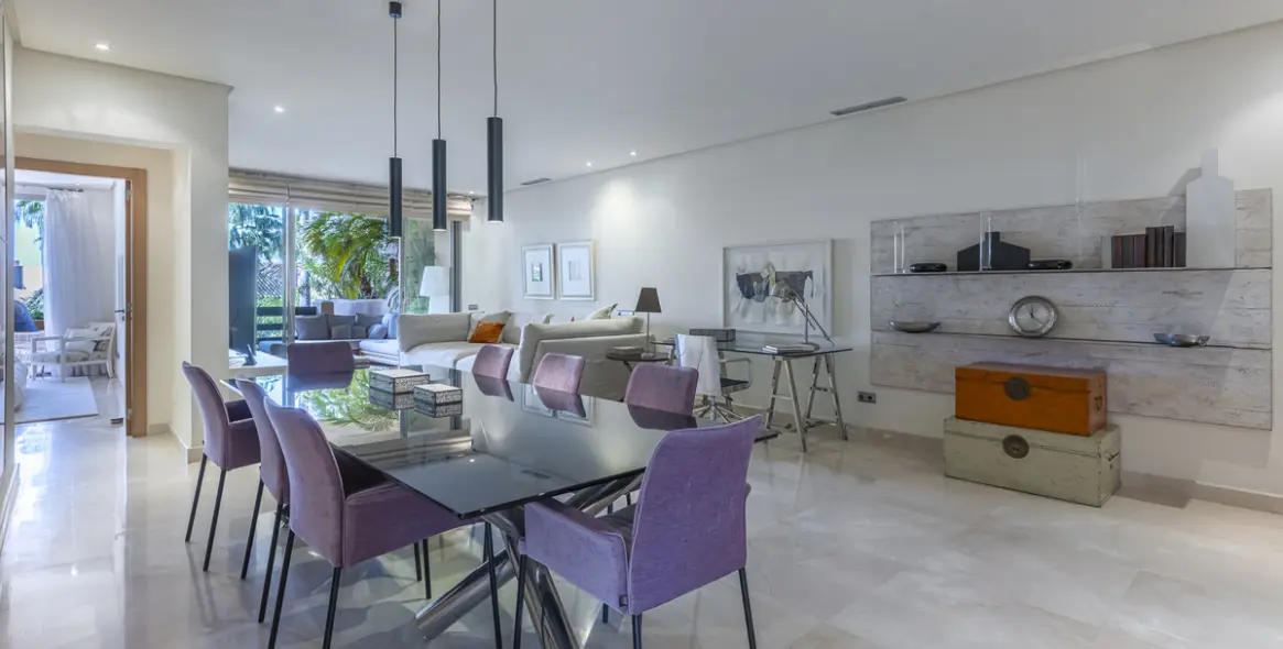 Venta de apartamento en planta media en The Golden Mile 5