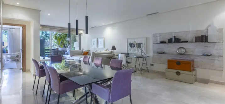 Venta de apartamento en planta media en The Golden Mile 4