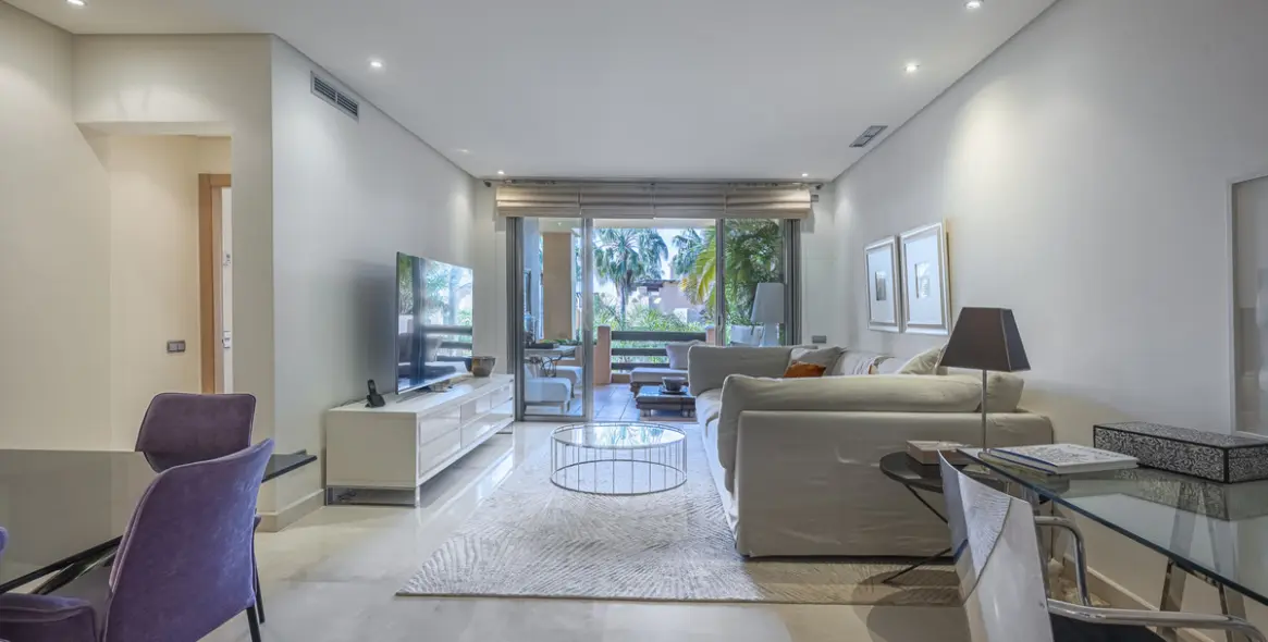 Venta de apartamento en planta media en The Golden Mile 6