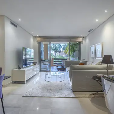 Venta de apartamento en planta media en The Golden Mile