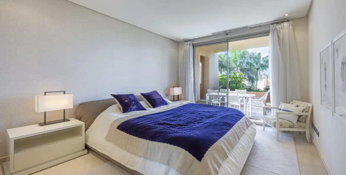 Venta de apartamento en planta media en The Golden Mile 7
